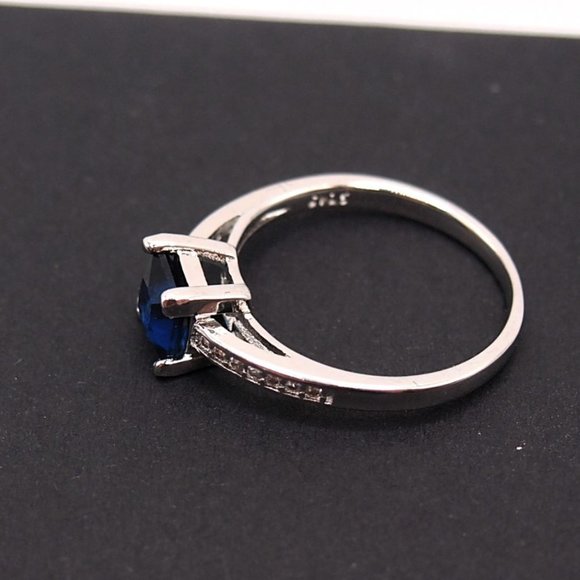 Brilliant Sapphire Blue Princess Cut 1.00ctw Bridal Ring .925 Sterling Silver - Picture 8 of 10